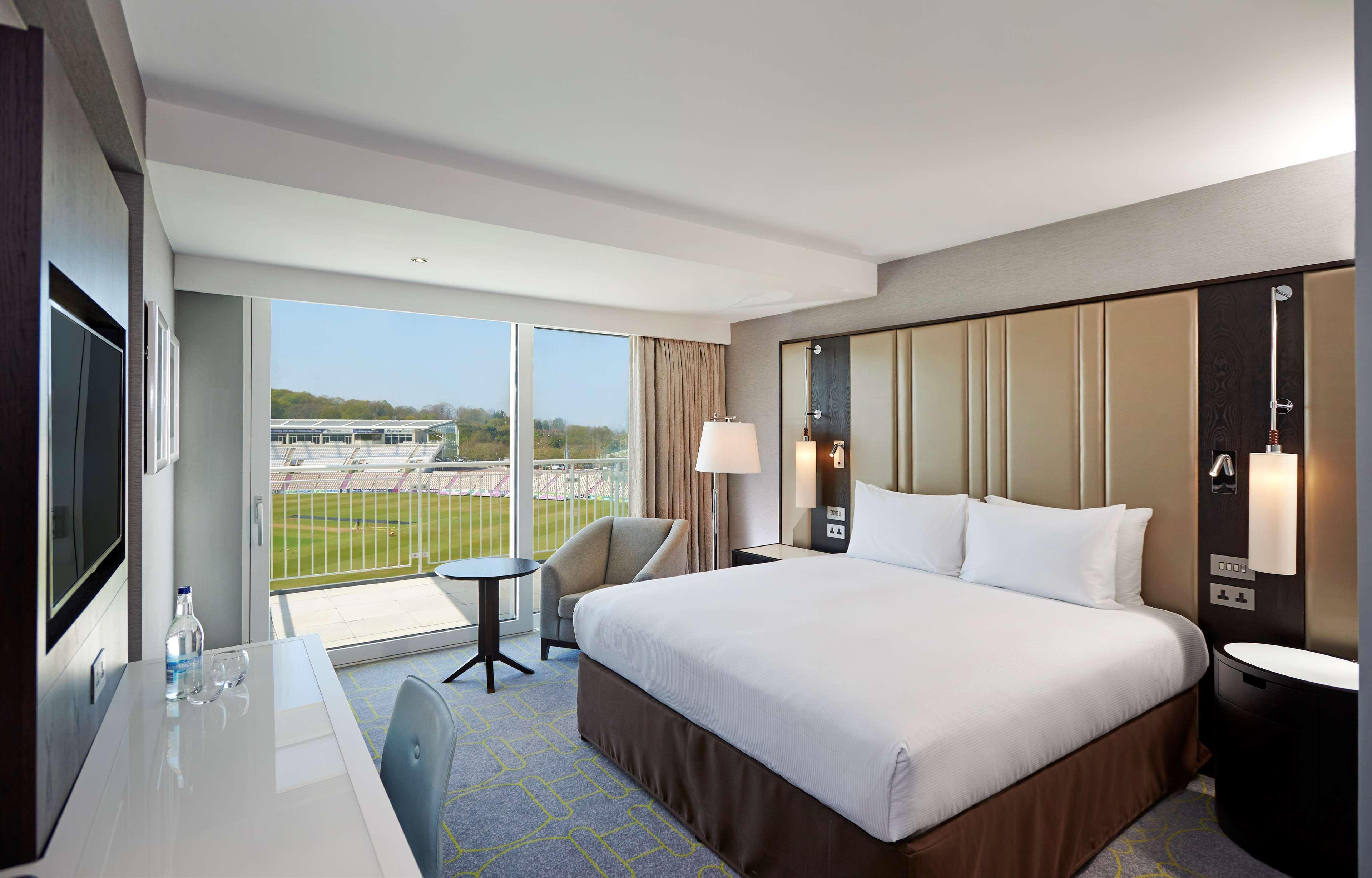 Отель Hilton Southampton - Utilita Bowl Экстерьер фото