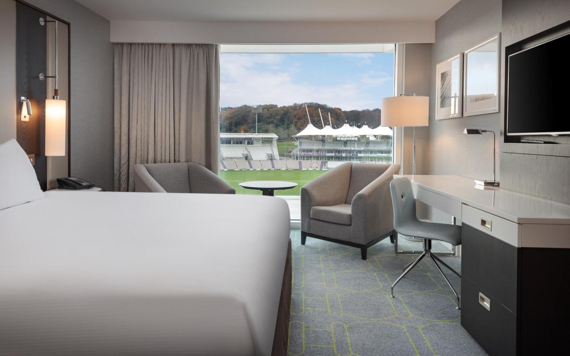 Отель Hilton Southampton - Utilita Bowl Экстерьер фото