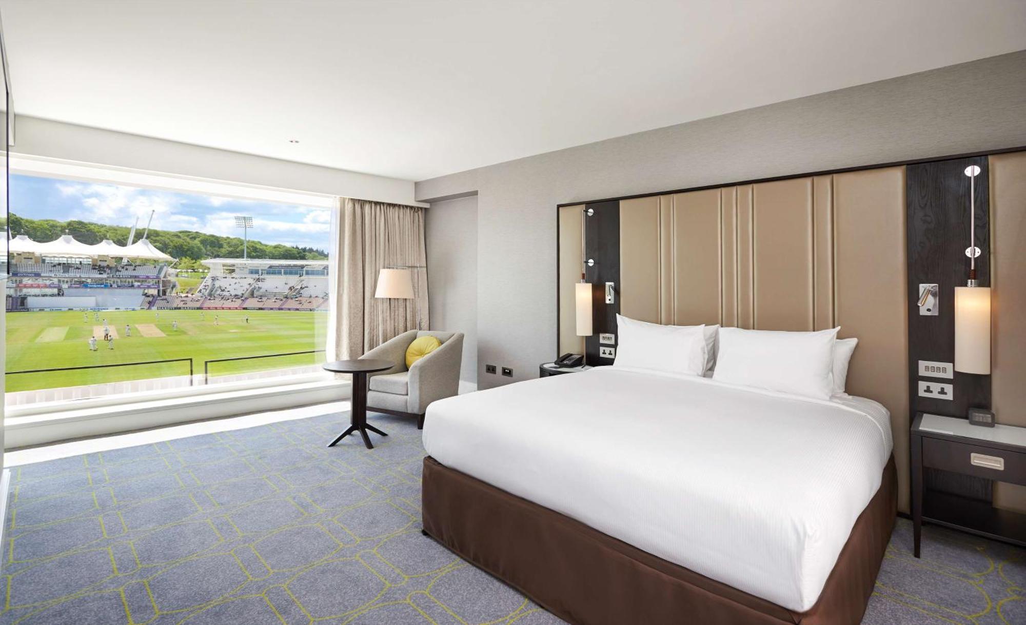 Отель Hilton Southampton - Utilita Bowl Экстерьер фото